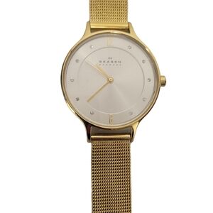 Skagen Women’s Gold Plated Wrist Watch.  Stainless Silver Back. Missing Clasp...